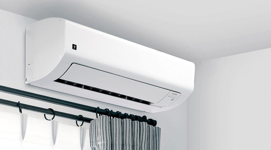 エアコンをカーテンレールの上に設置するイメージ