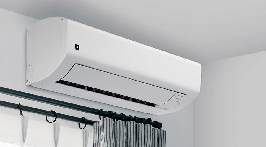 エアコンをカーテンレールの上に設置するイメージ