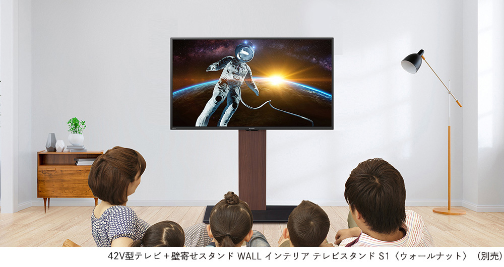 工事不要で大画面テレビが壁掛けのように楽しめる、壁寄せスタンド設置