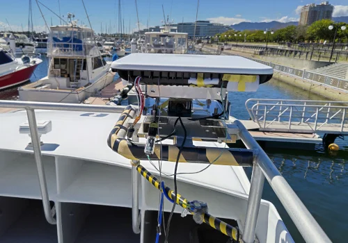 船舶搭載アンテナの拡大写真