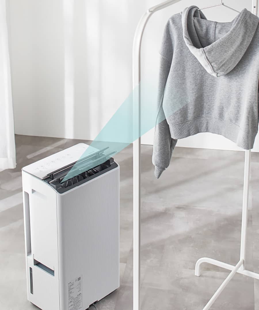 掛けた衣類へスポット送風するイメージ画像