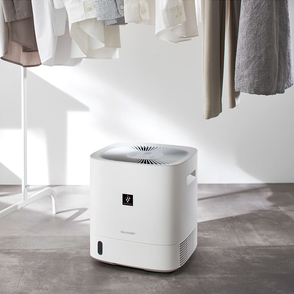 デシカント方式衣類乾燥除湿機CV-U60:室内設置イメージ（衣類乾燥）