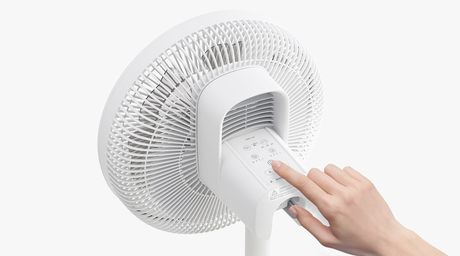 電源のON/OFFや風量調整、タイマー設定もできる操作部の画像