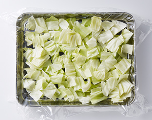 ステンレストレーに載せた野菜