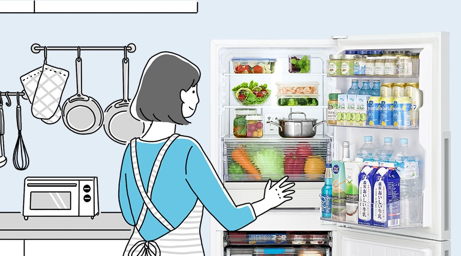食事の準備で冷蔵庫を開ける人