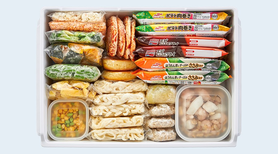 冷凍ケース上段に冷凍食品や小分けにした食材を縦置きで収納