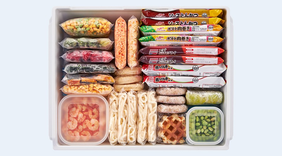 冷凍ケース上段に冷凍食品や小分けにした食材を縦置きで収納