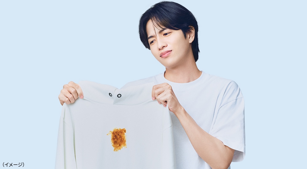 洗濯前の服に汚れがついているイメージ