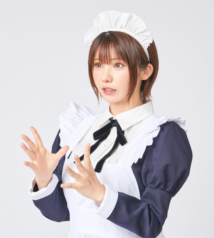 インタビューに答えるえなこさんの画像