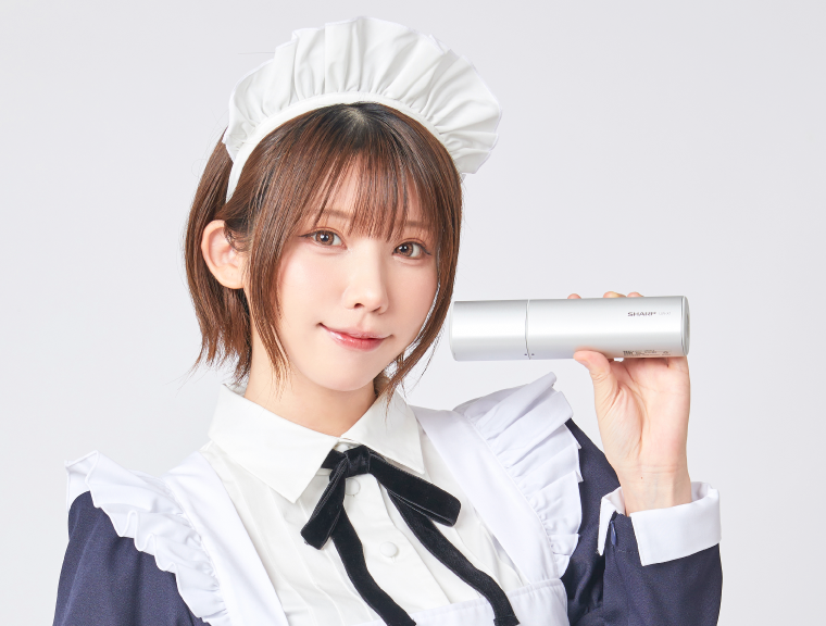 超音波ウォッシャーを持つえなこさんの画像
